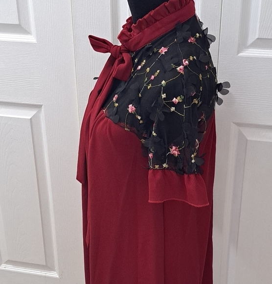 Maroon Dress With A Ruffled Neck Line & Bow Tie Size 8 - Picture 3 of 8